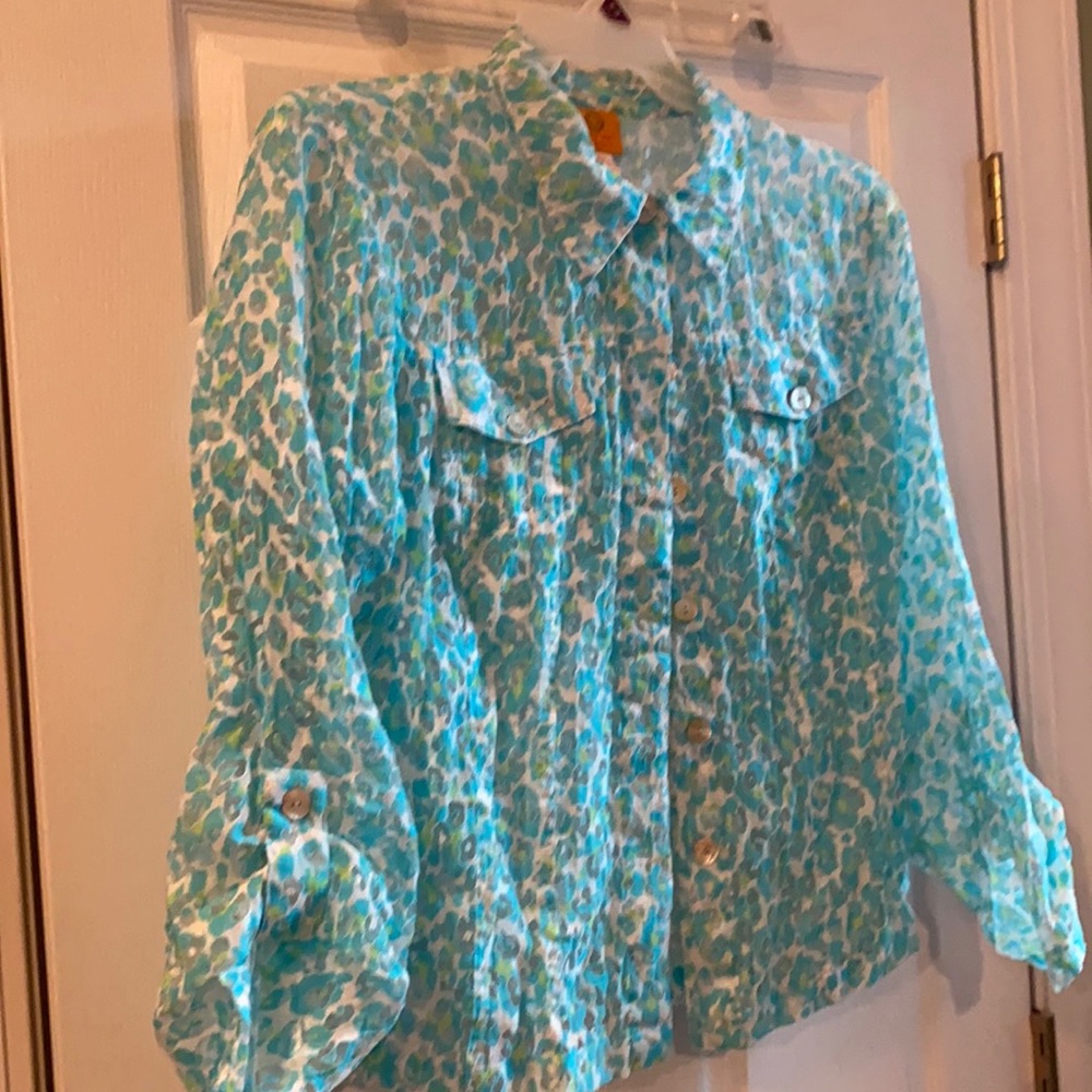 Long sleeve button up jacket/ shirt worn once Great condition